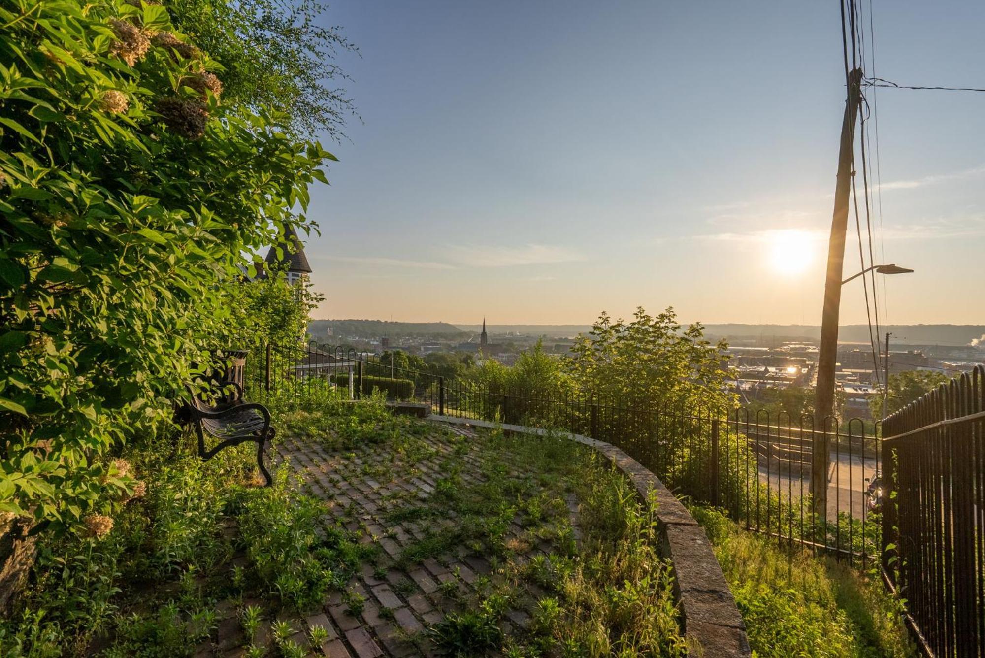 Dubuque'S Front Porch, Historic Charmer, Walk Downtown Экстерьер фото